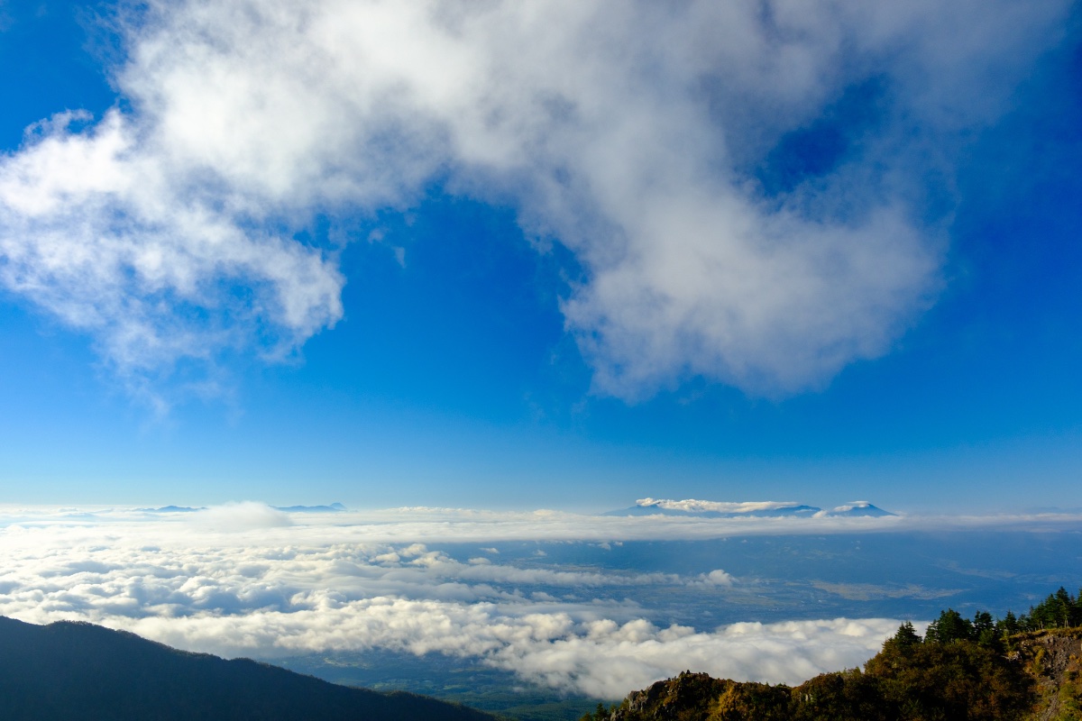 雲海の向こうへ