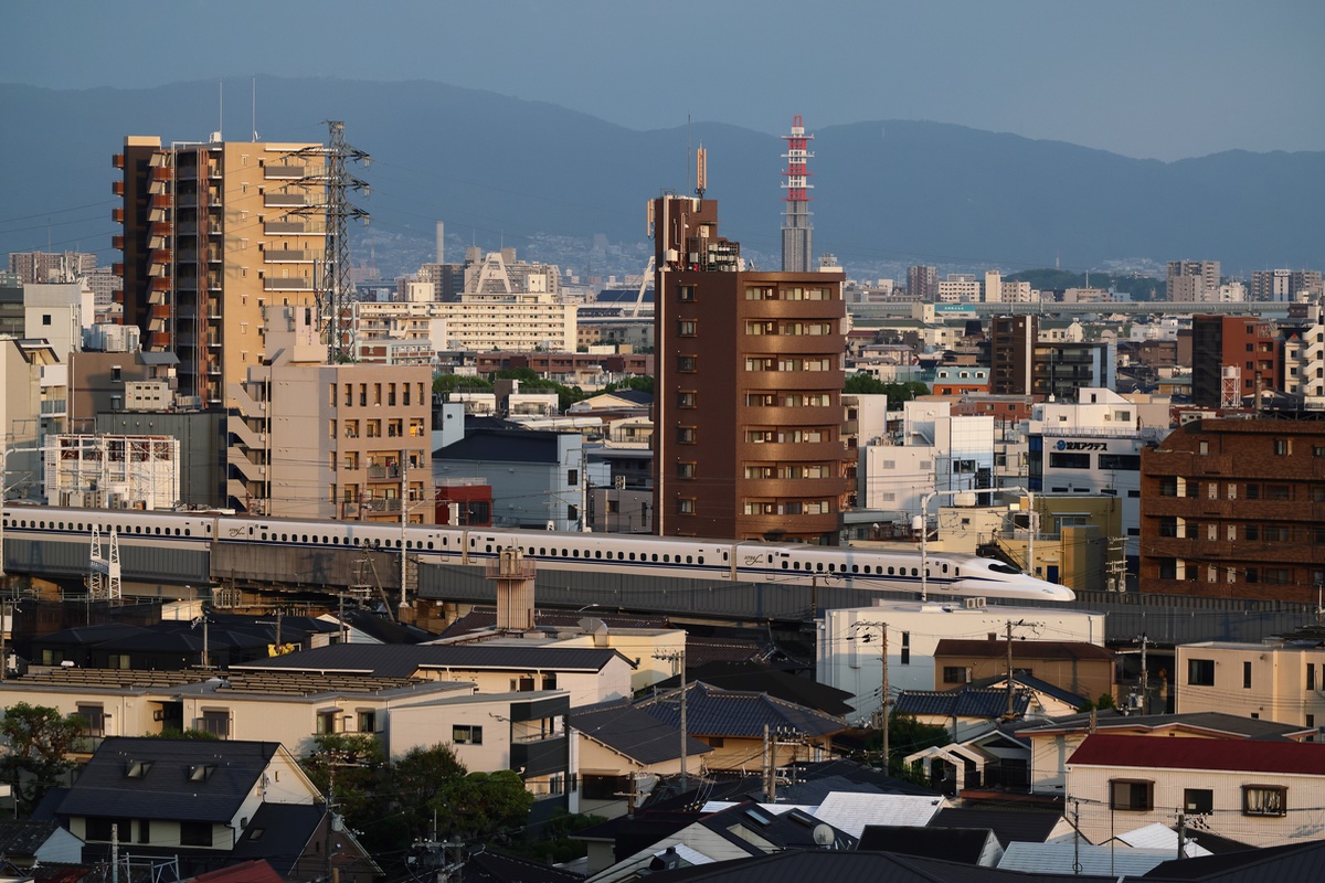 夕暮れの新幹線