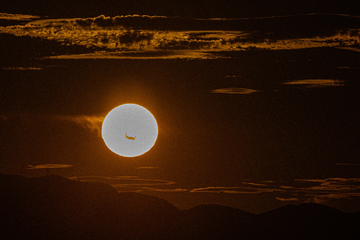 真っ白な太陽