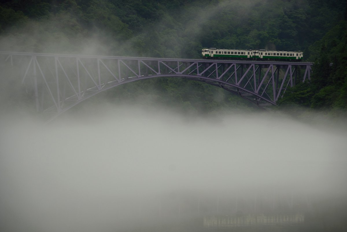 湧き上がる川霧