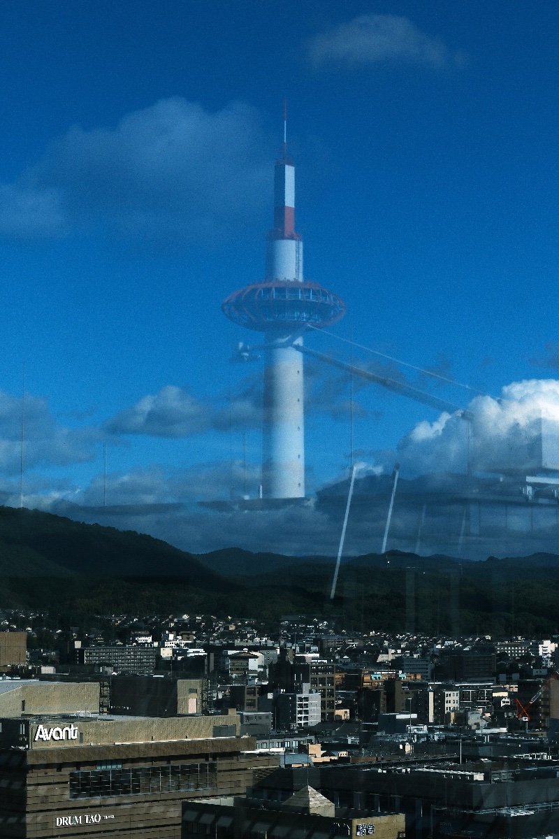 空から見守る京都タワー