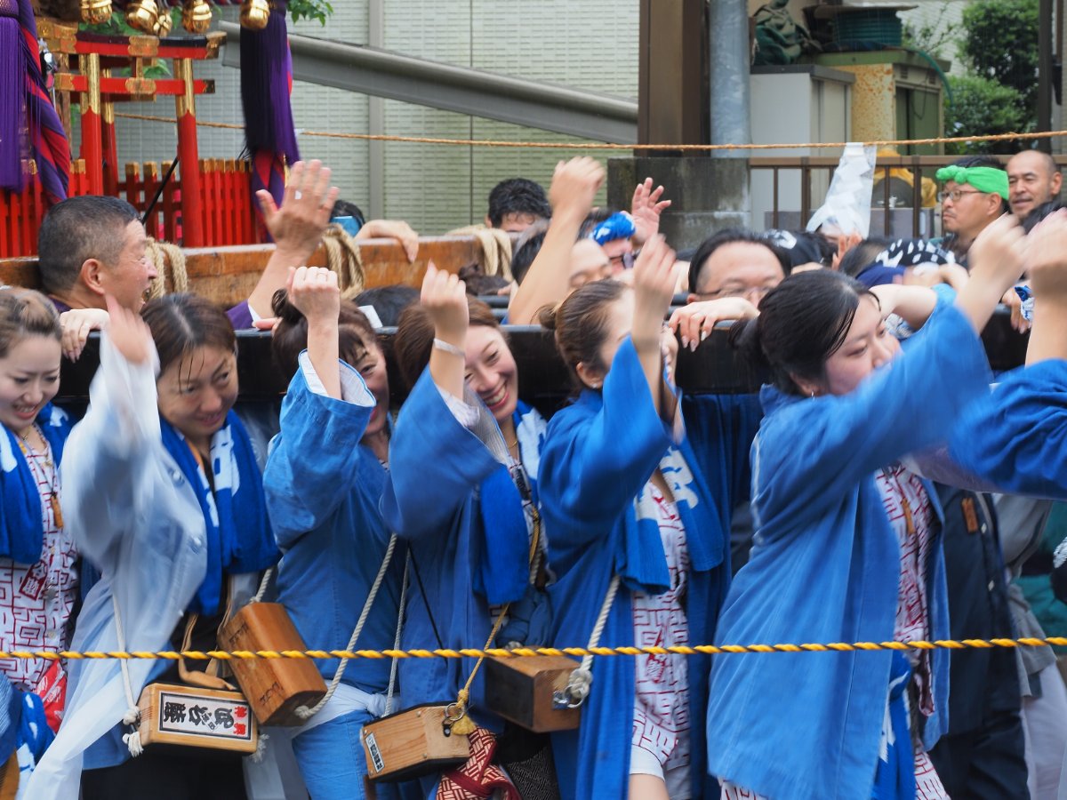 呼応する腕（かいな）